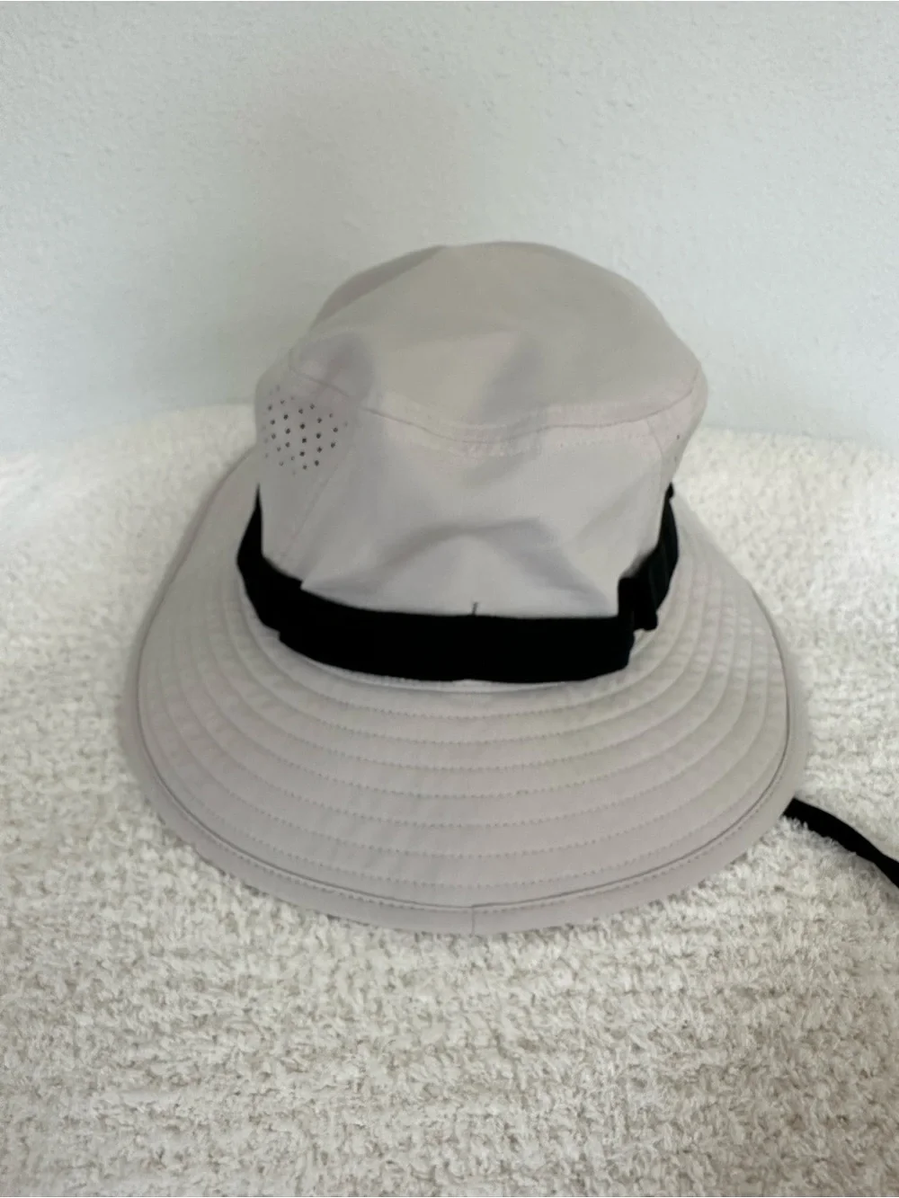 adidas Light Gray Men’s Bucket Hat with Black Accent